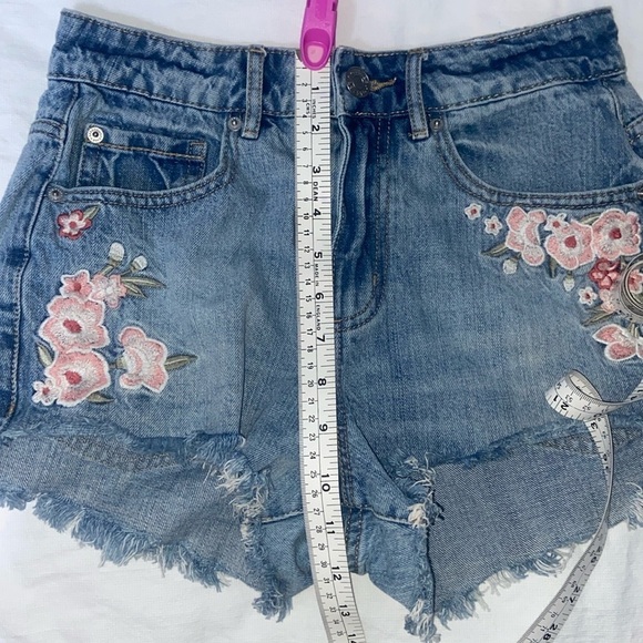 Women’s Garage festival with embroidery flowers light blue jean shorts size 01‎ - Picture 3 of 9